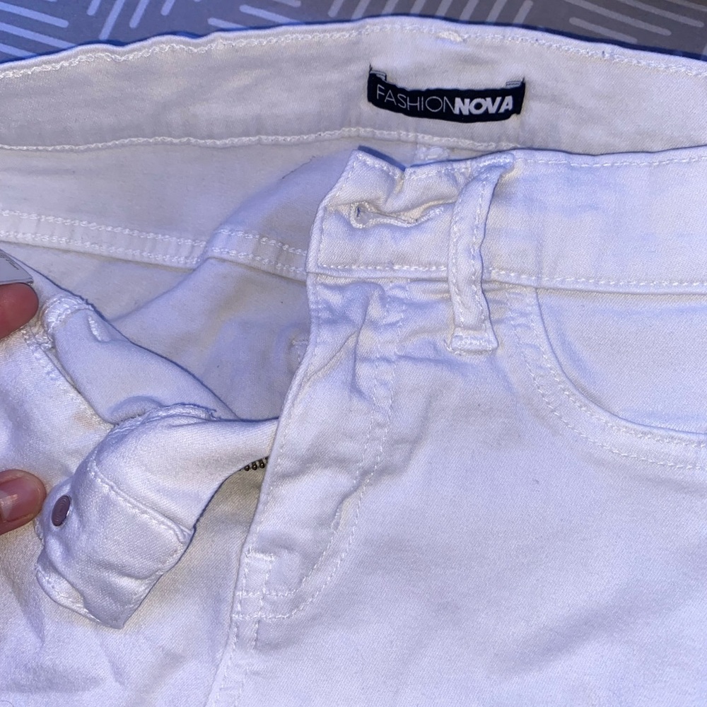 Fashion nova , size 1 , color white , have cuts on the knee parts NEVER WORN
